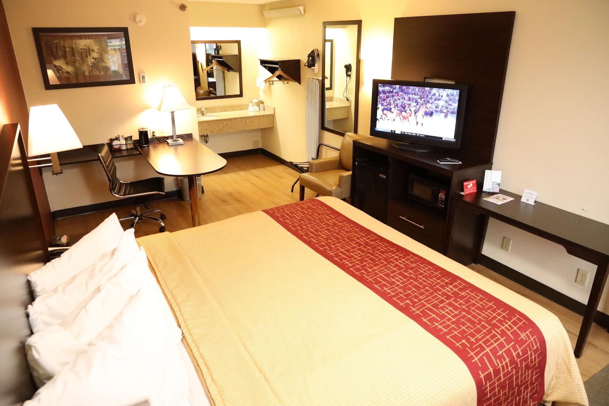 Red Roof Inn Cincinnati Northeast - Блу-Аш Екстер'єр фото