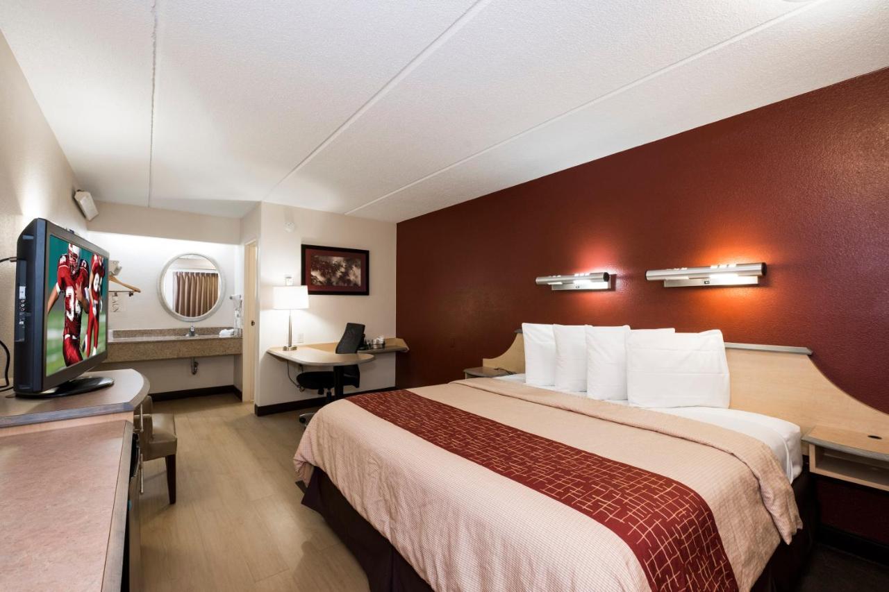 Red Roof Inn Cincinnati Northeast - Блу-Аш Екстер'єр фото