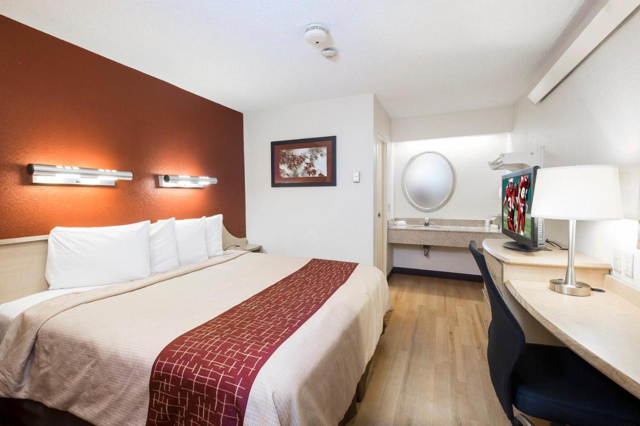 Red Roof Inn Cincinnati Northeast - Блу-Аш Екстер'єр фото
