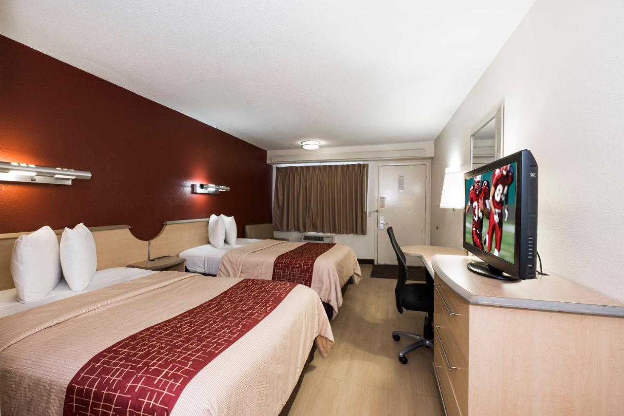 Red Roof Inn Cincinnati Northeast - Блу-Аш Екстер'єр фото