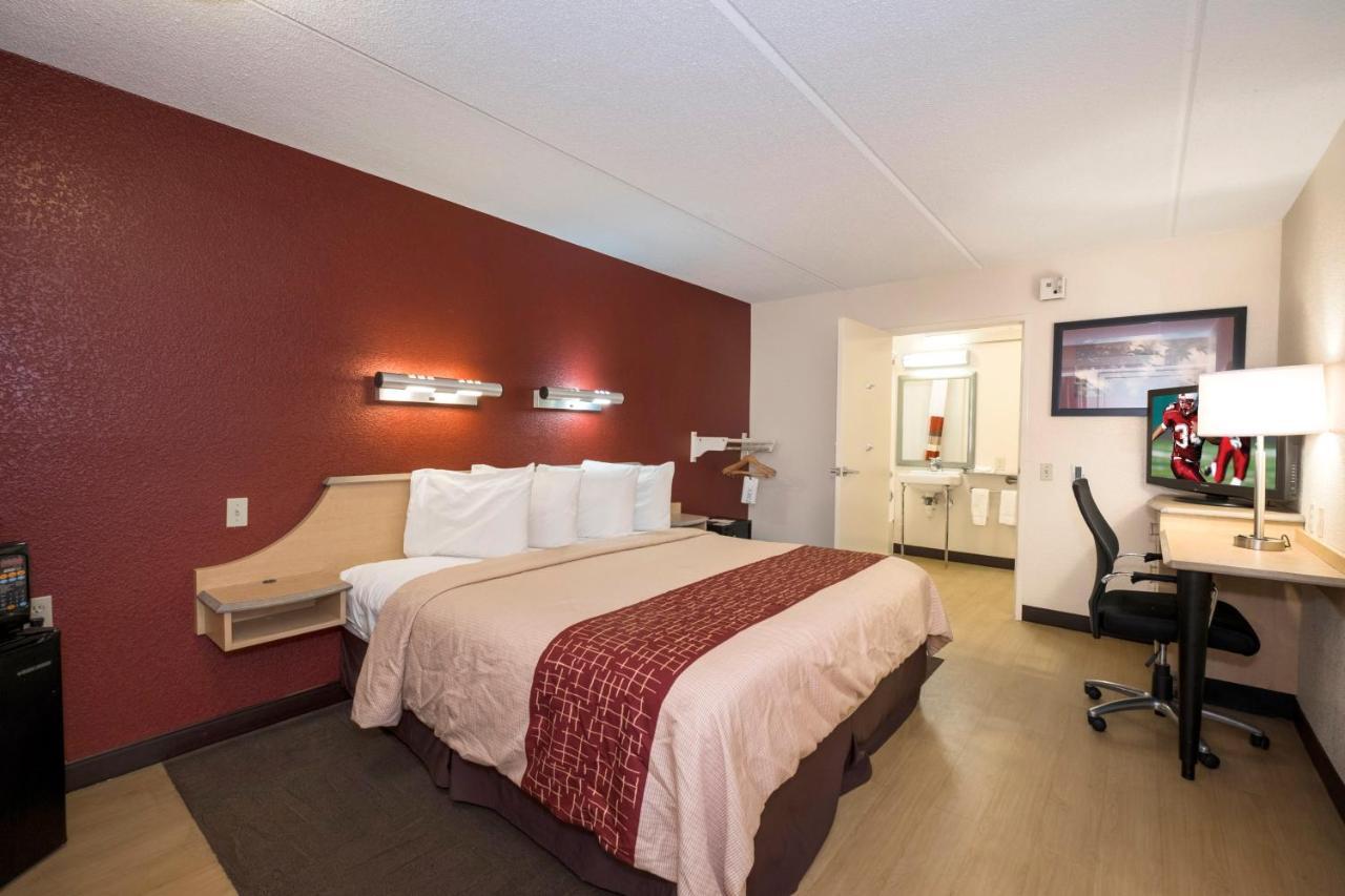 Red Roof Inn Cincinnati Northeast - Блу-Аш Екстер'єр фото