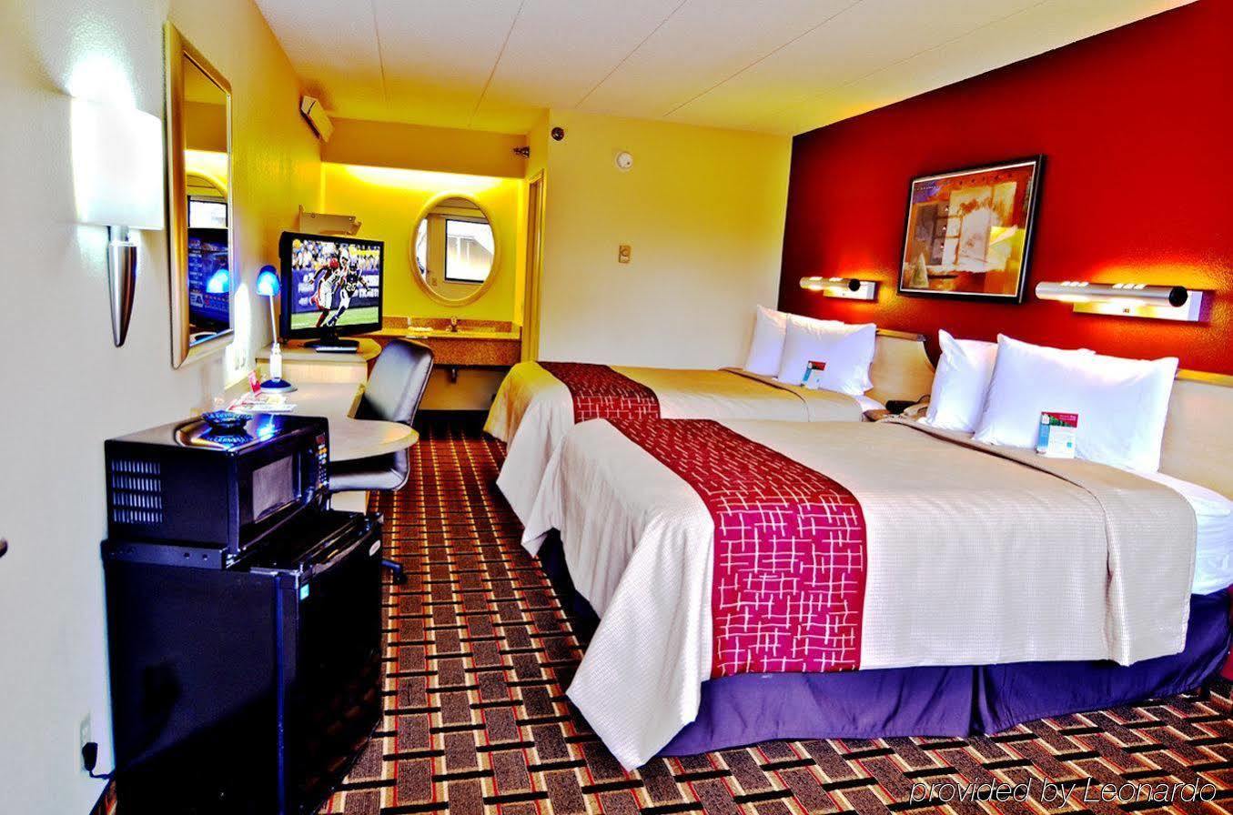 Red Roof Inn Cincinnati Northeast - Блу-Аш Екстер'єр фото