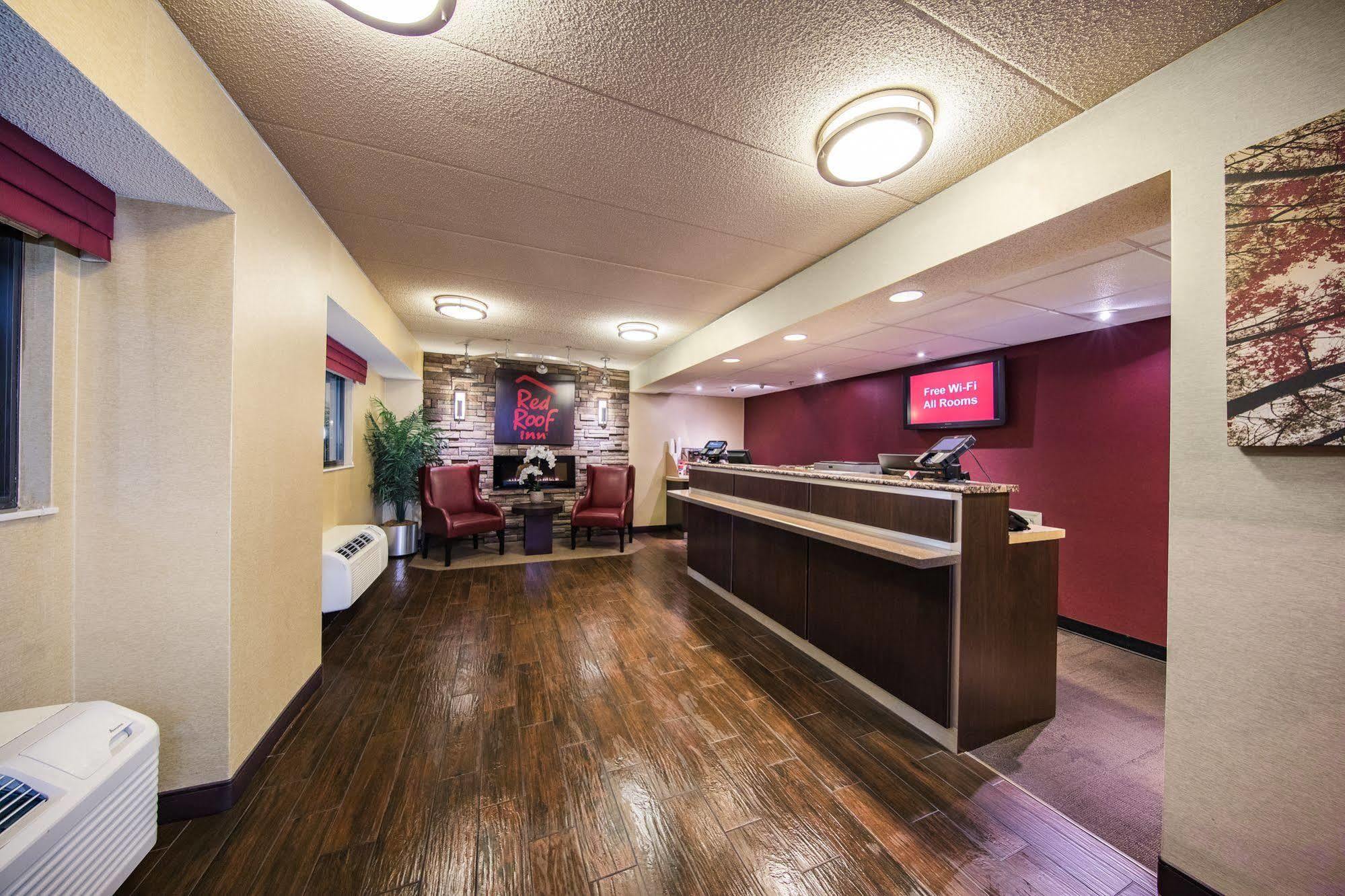 Red Roof Inn Cincinnati Northeast - Блу-Аш Екстер'єр фото